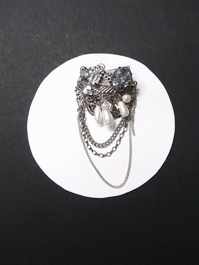 broochSI12b
