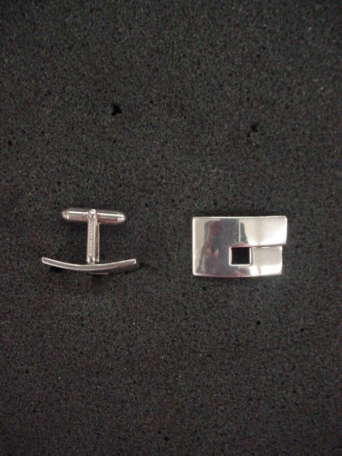 cuffbutA74b
