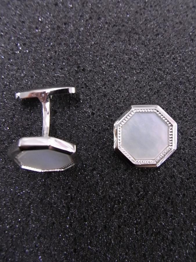 cuffbutW132b