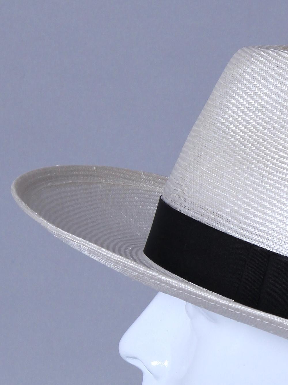 hatW060002