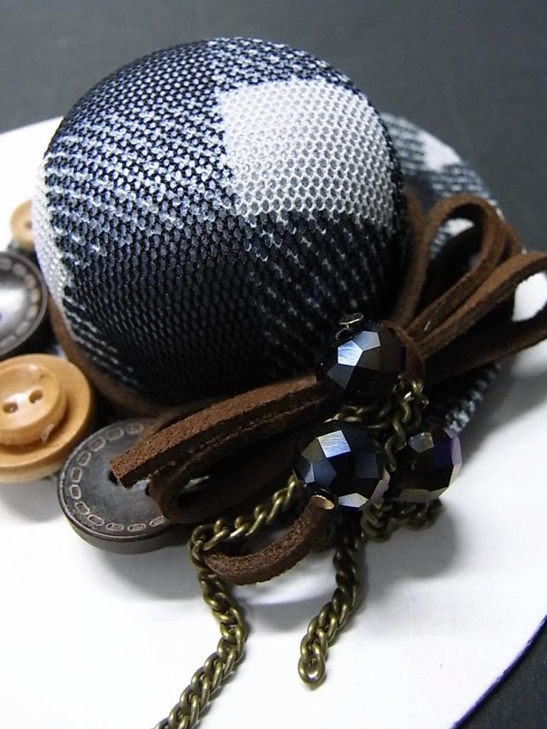 broochG16b