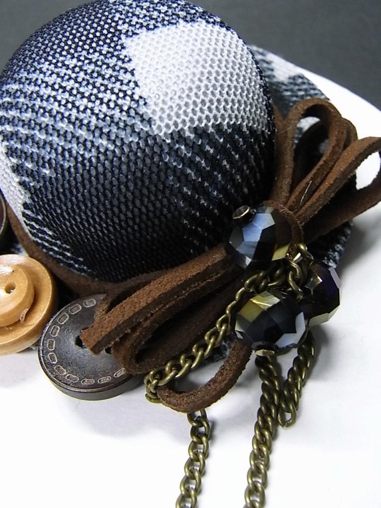 broochG17b
