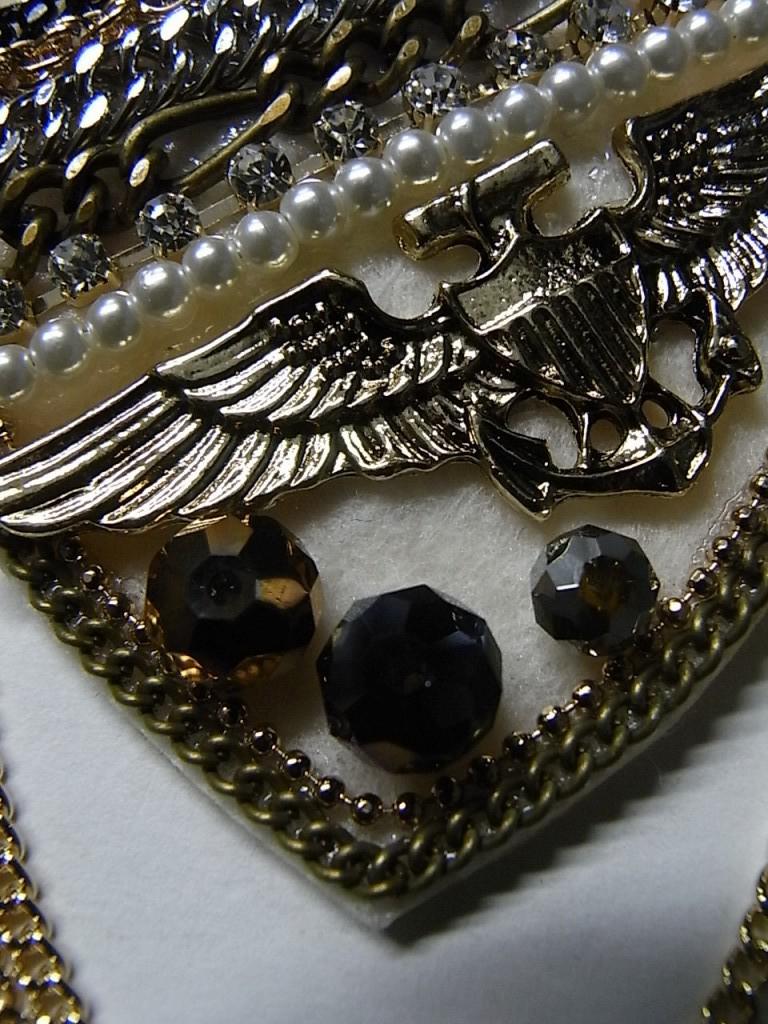 broochGO18b
