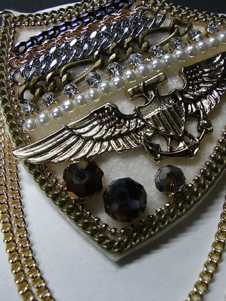 broochGO19b