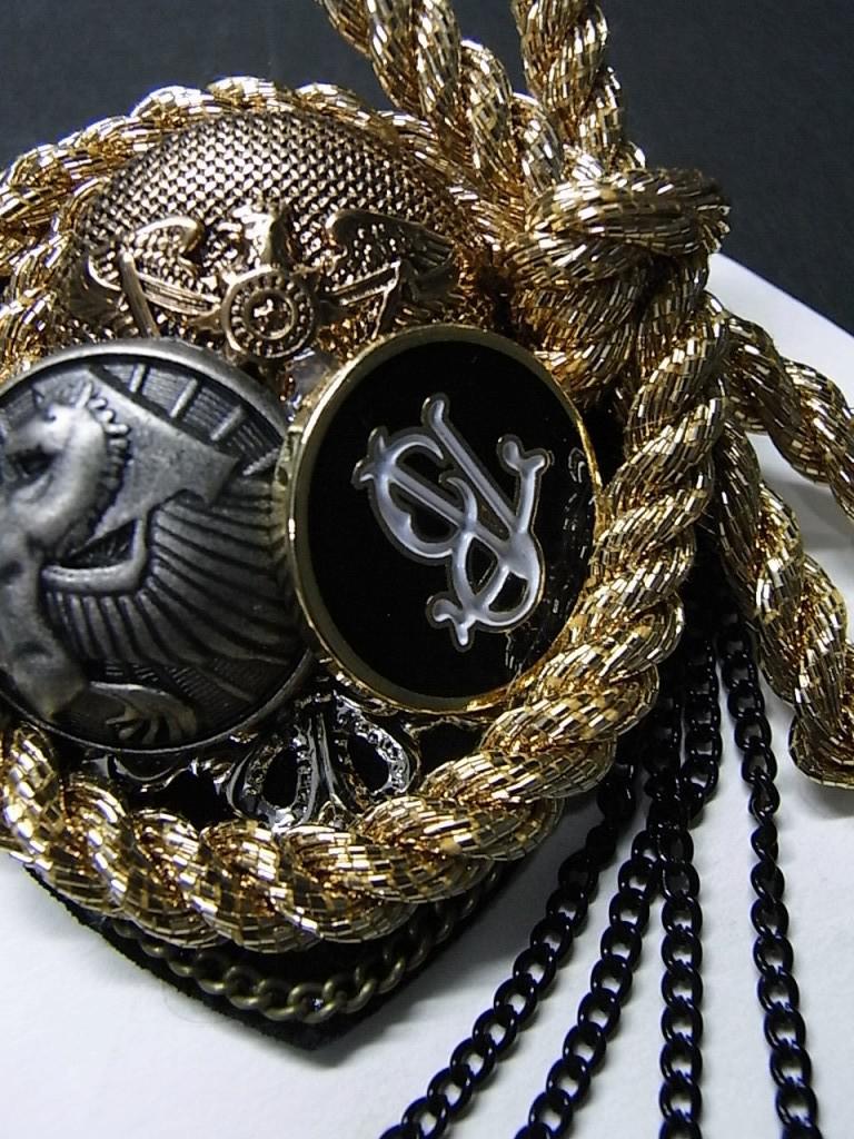 broochGO21b