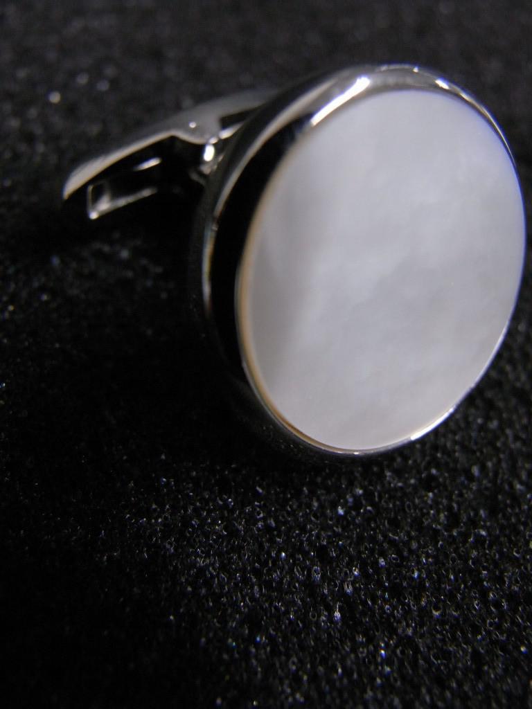 cuffbutW125b