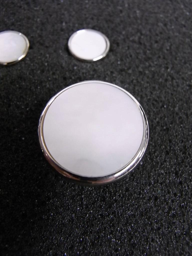 cuffbutW128b
