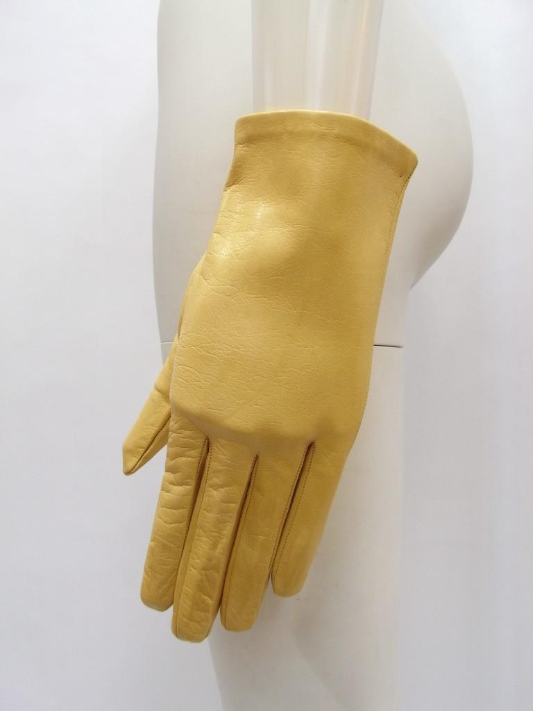 gloveYE82e