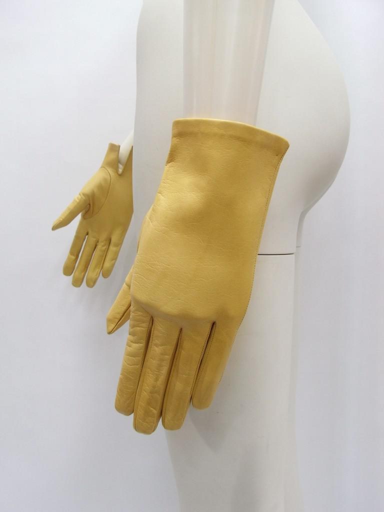 gloveYE82e