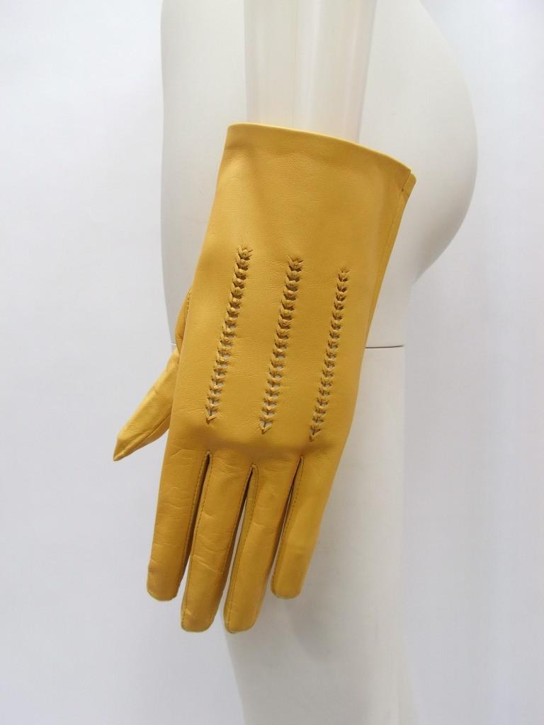 gloveYE83e