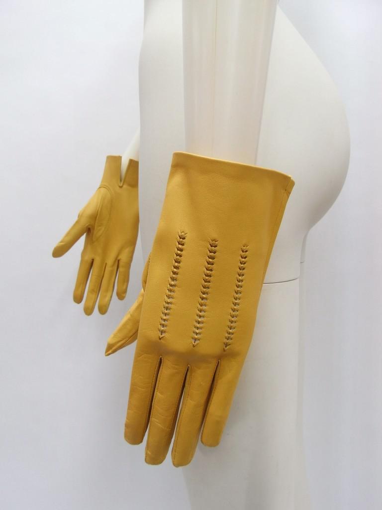 gloveYE83e