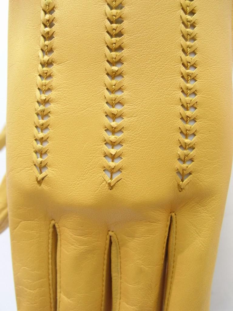 gloveYE83e