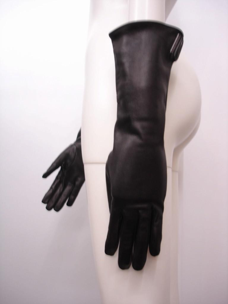 gloveB140c