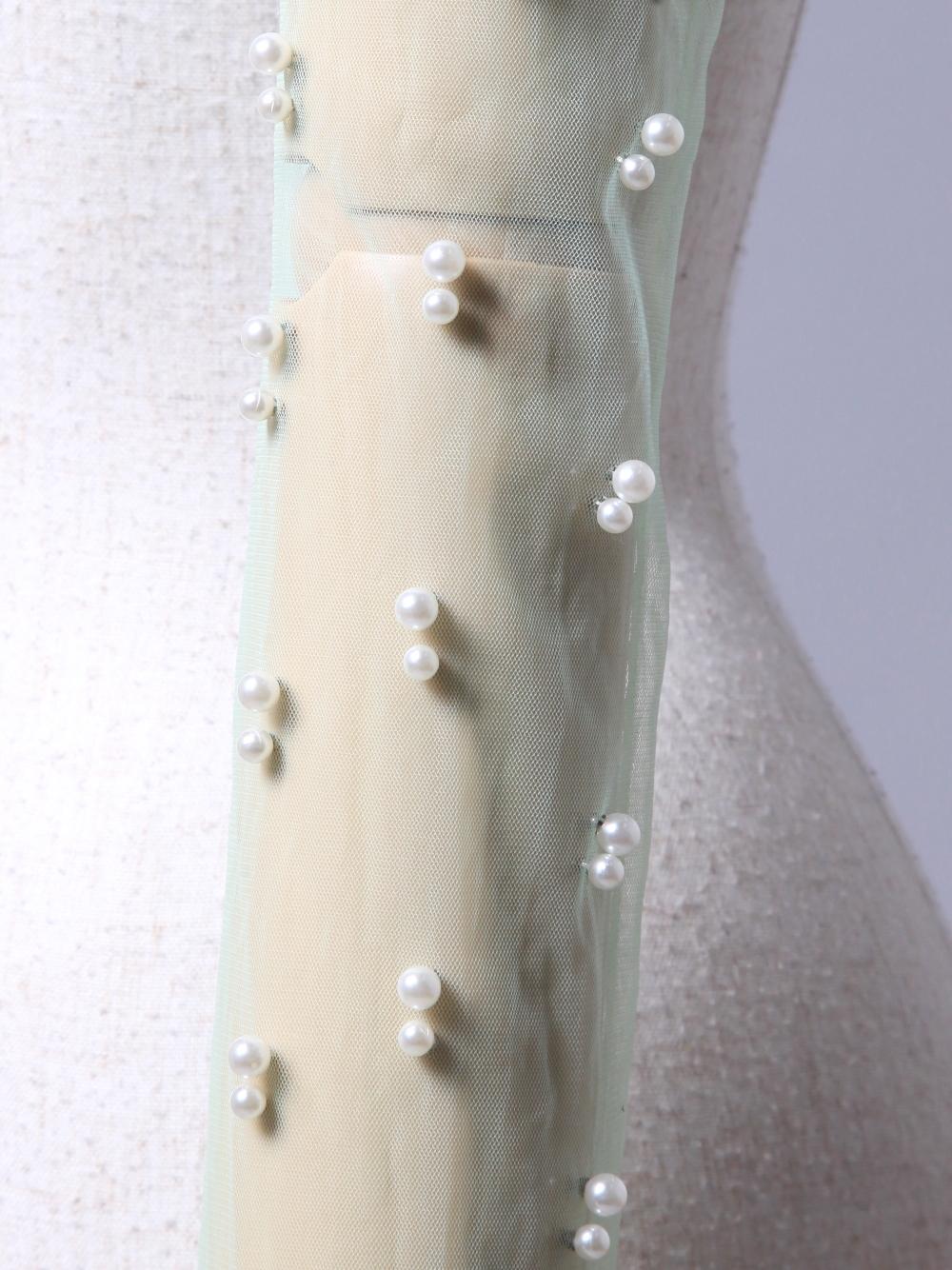 gloveBL070002
