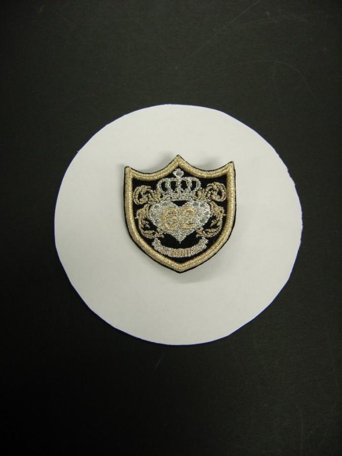 broochBG4d