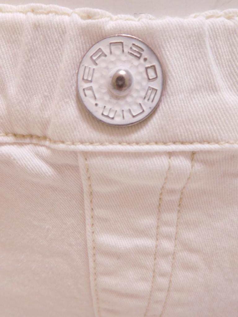 4WU1657d