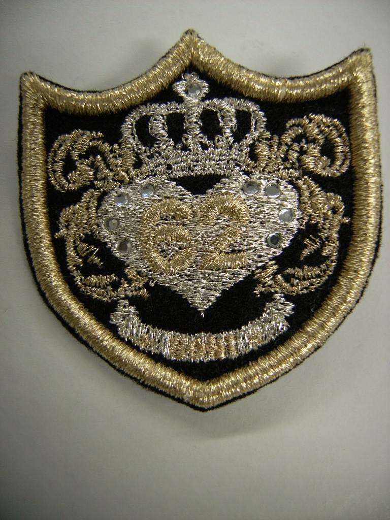 broochBG4d