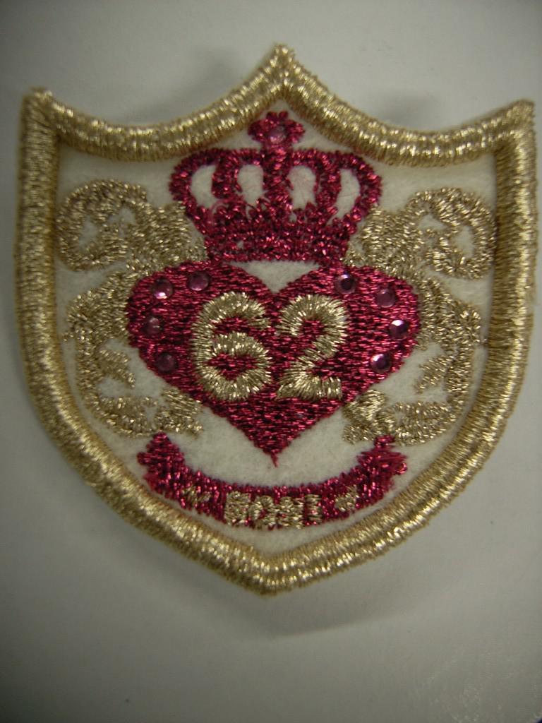 broochPIG1d